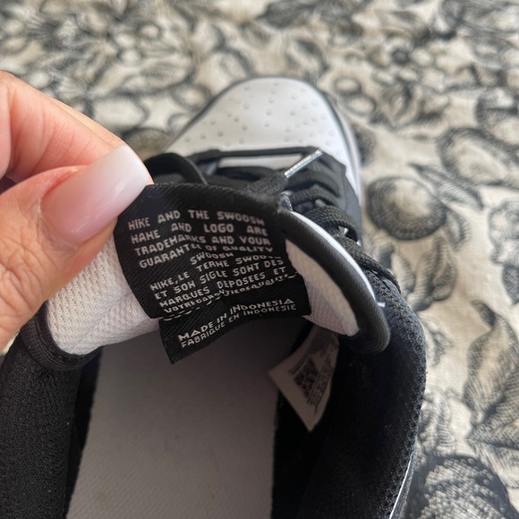 Nike Panda Dunks- Authentic Like New Size 8.5 Women’s - Picture 5 of 5